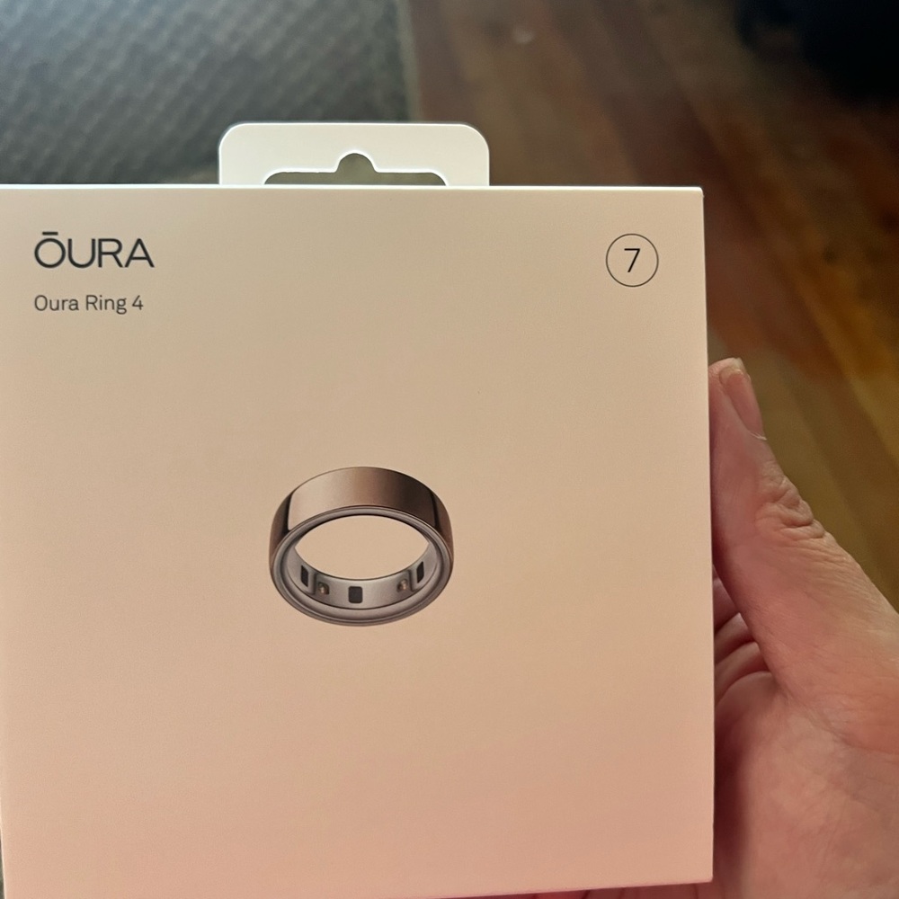 Oura Ring 4 in Rose Gold